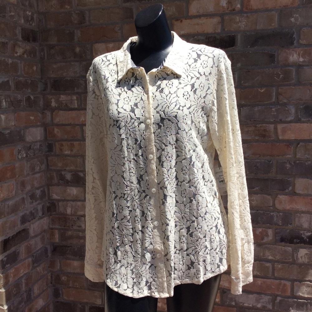 🎄🎄🎄Volcom Ivory Lace Button Down Blouse NWT Med